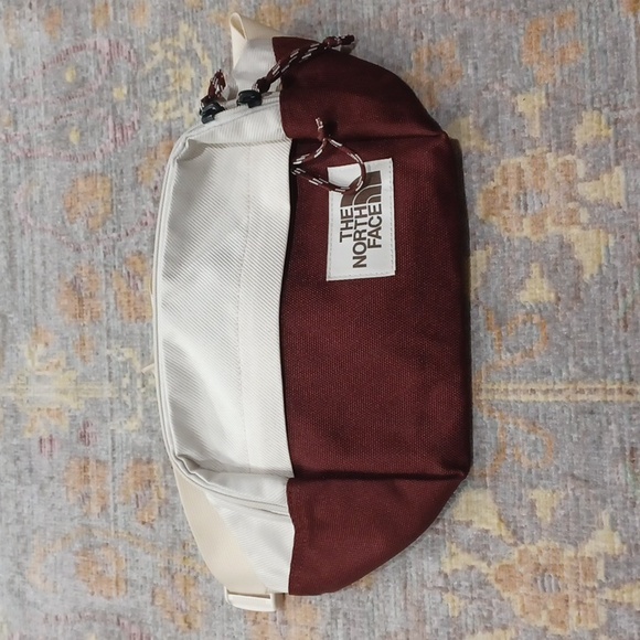 The North Face Berkeley Lumbar Fanny Pack - Picture 1 of 9